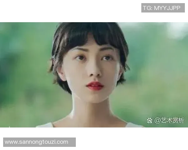 穆氏足球明星女友的爱情故事与职业生涯的精彩交织